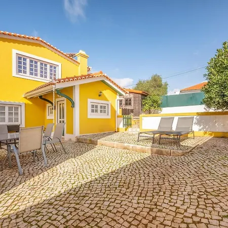 Guestready - Traditional Home In Parede Exterior photo